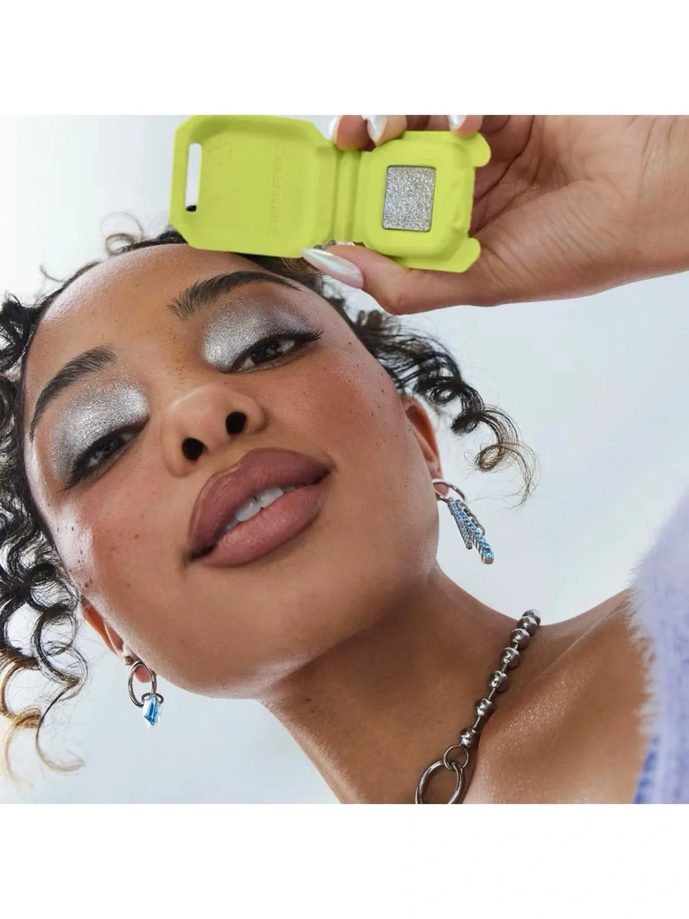 Half Magic Possessed Pearl Eyeshadow Single
